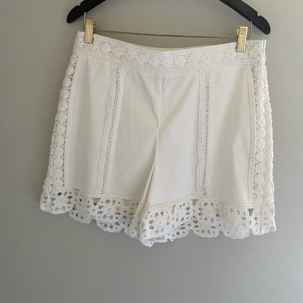 Boston Proper White Crochet Trim Lined Shorts Size 12 - Picture 2 of 6